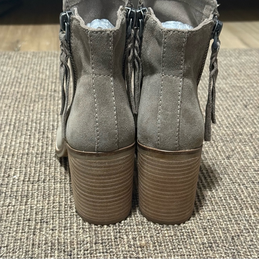 NWOT Dolce Vita Lana Tassels Ankle Suede Booties - Picture 3 of 5